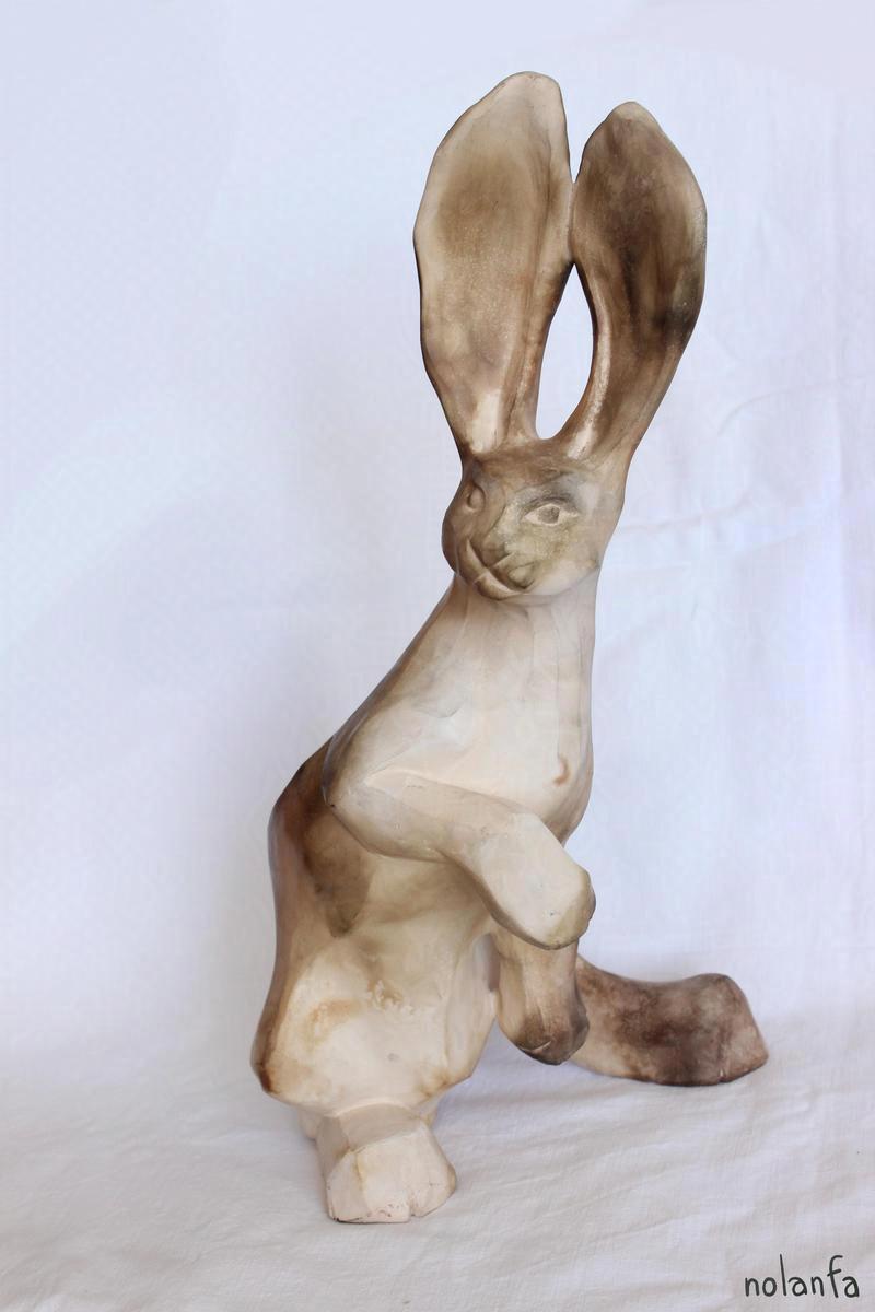 hare C upright: fullbody three quarters