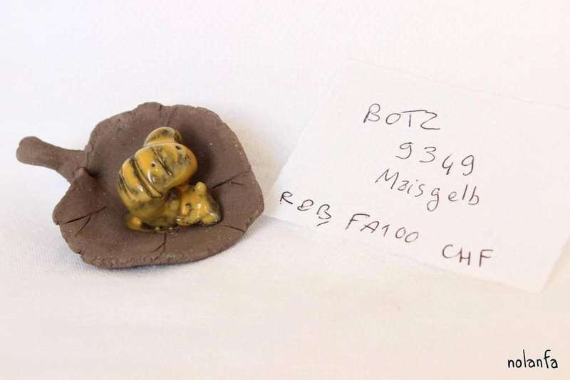 escargot: émail jaune terre noire