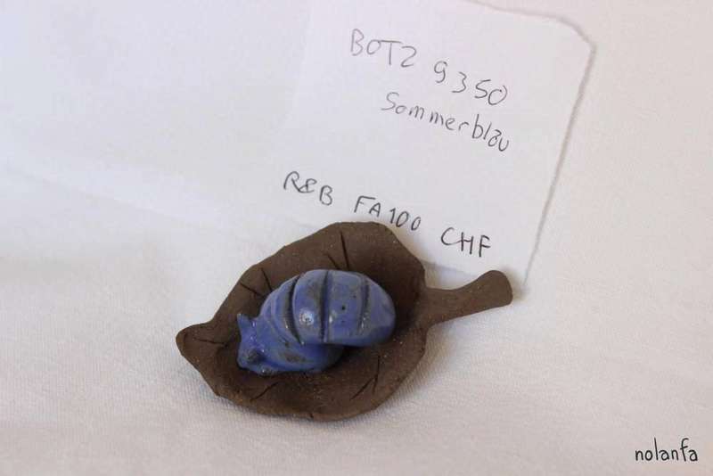 escargot: émail bleu terre noire